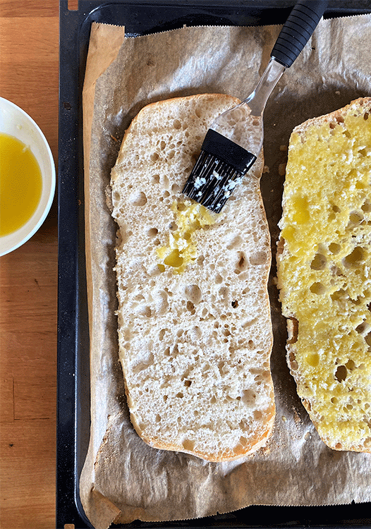 Knoblauch-Käse-Ciabatta - Küchenmomente