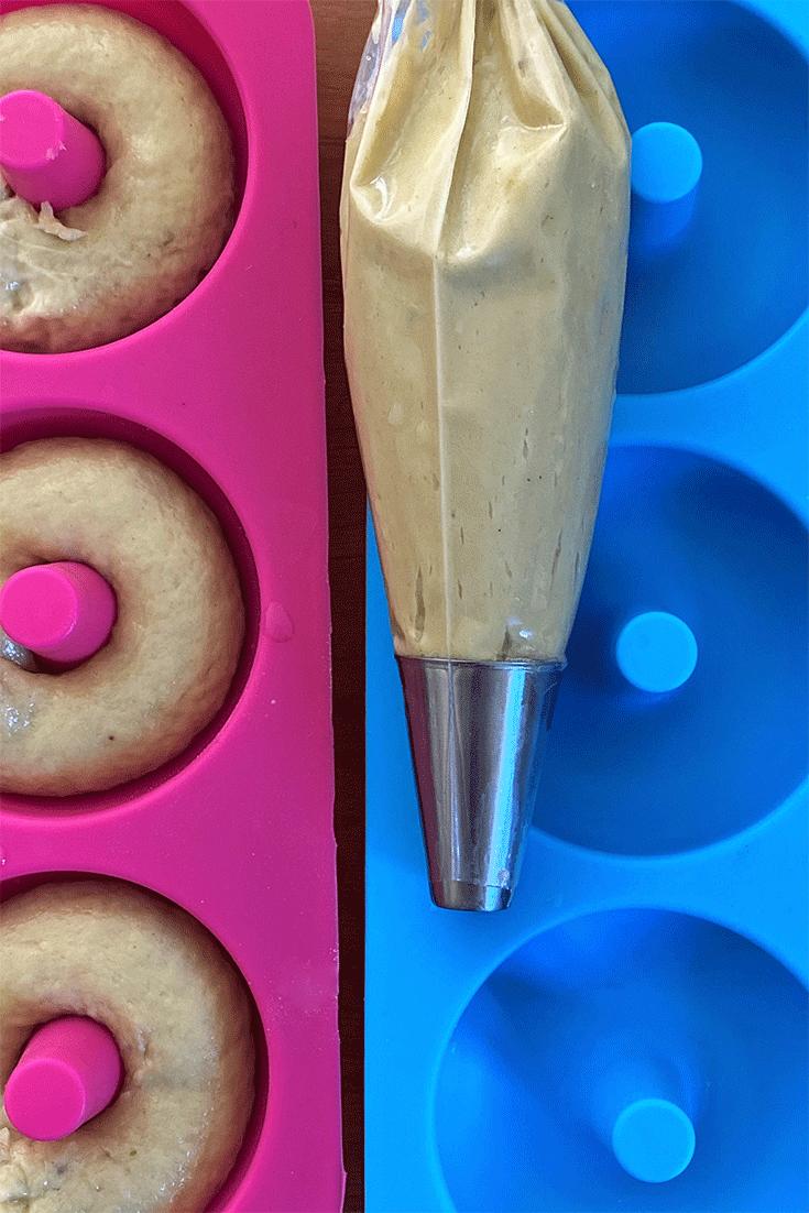 Donuts-Teig im Spritzbeutel