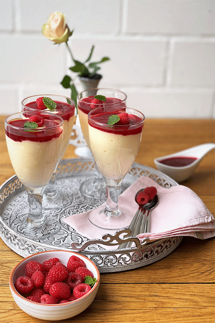 Berliner Luft Dessert mit Himbeersoße