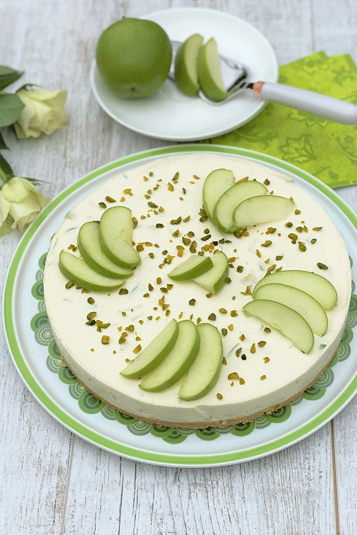 Cheesecake mit Keksboden und Apfel ohne Backen