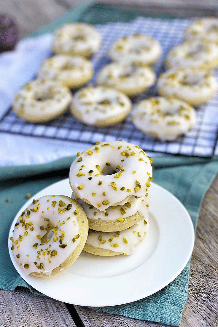 Donuts aus dem Backofen mit Pistazien