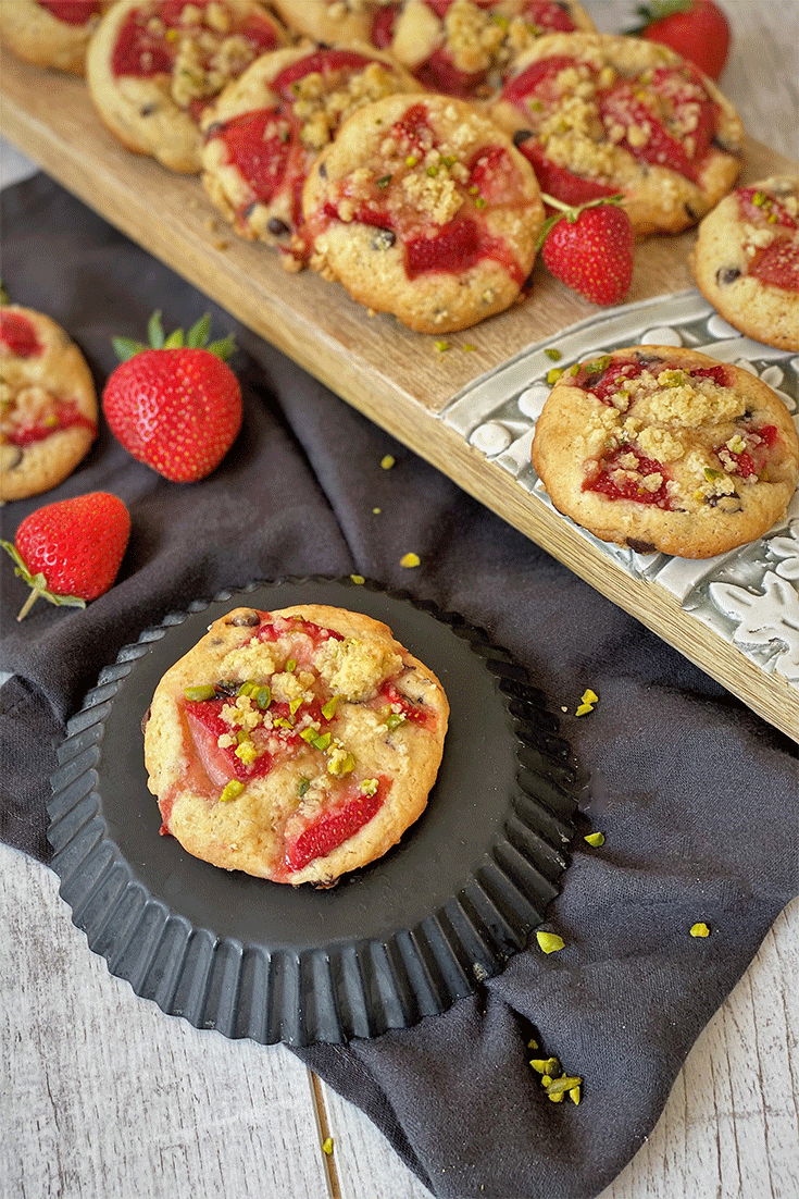 Cookies mit Streusel und Erdbeeren