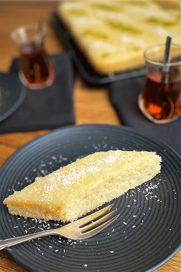 Anschnitt türkischer Grießkuchen