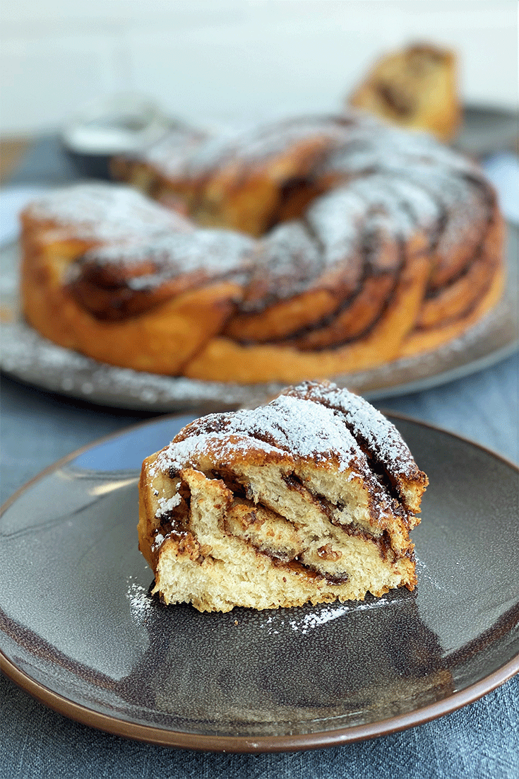 Süßer Sauerteig-Kranz mit Schokoladenfüllung - Küchenmomente