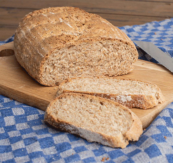 Einfaches Joghurtbrot mit Leinsamen und wenig Hefe
