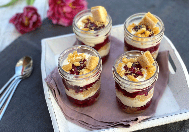 Mascarpone Mousse Mit Rhabarber Und Erdbeeren — Rezepte Suchen