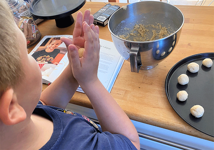 Rollen der Cakepops Kuchenkugeln