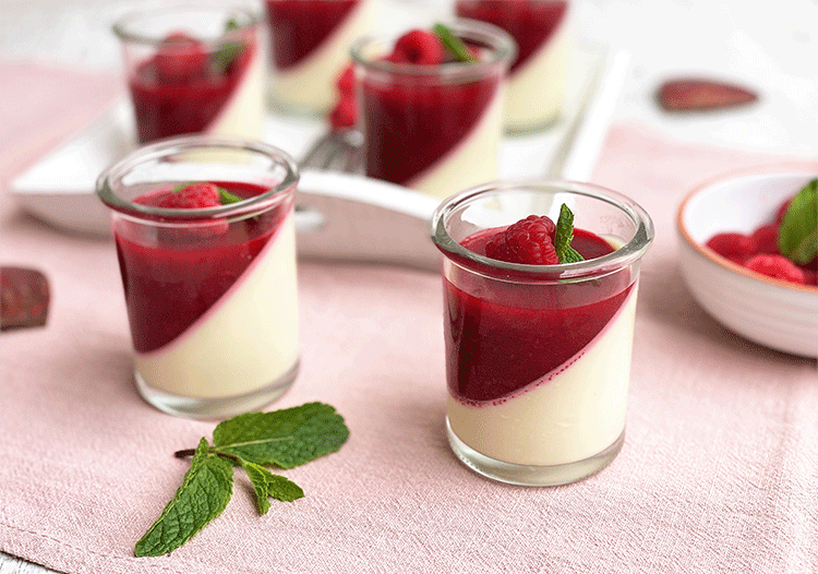 Panna cotta mit Himbeeren - Küchenmomente