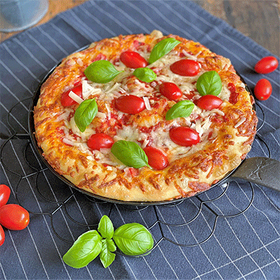 Knusprige Pfannenpizza mit Käse