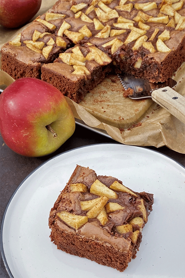 Anschnitt Brownies mit Apfel