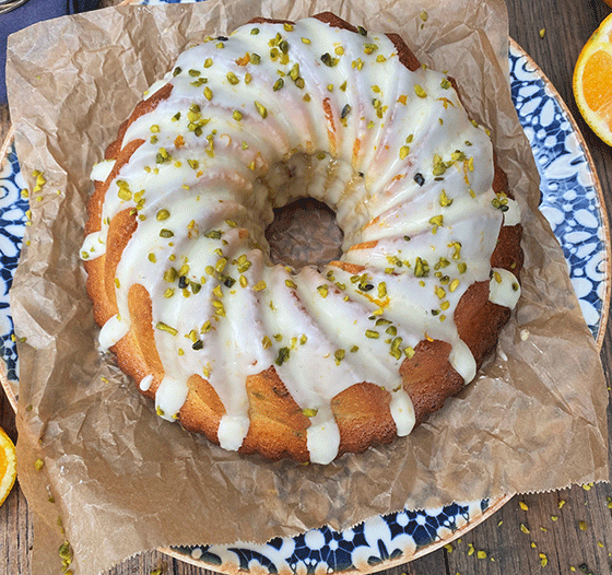 Gugelhupf mit Orange und Pistazien