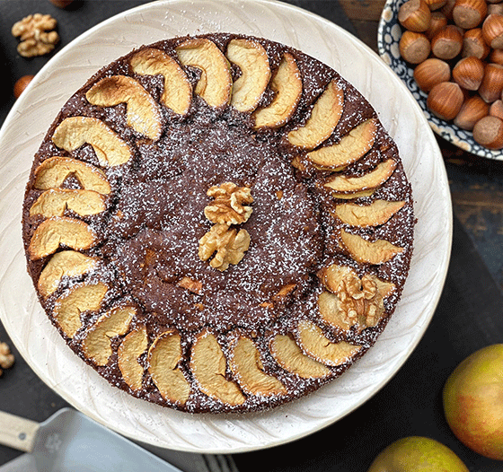 Dunkler Apfel-Nusskuchen