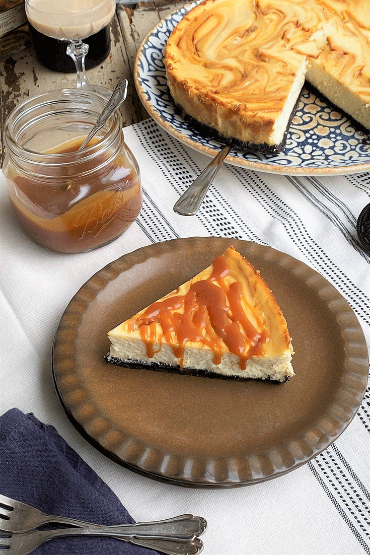 Anschnitt Cheesecake mit Whiskey-Karamell