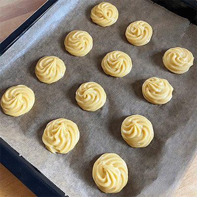 Princes Krofne Brandteigkrapfen vor dem Backen