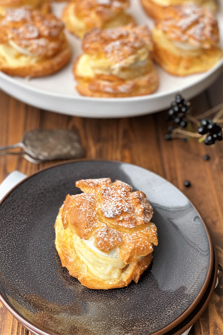 Brandteigkrapfen mit Vanillecreme