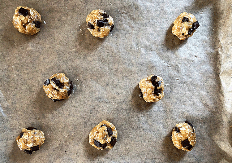 Chocolate Chips Cookies mit Haferflocken vor dem Backen