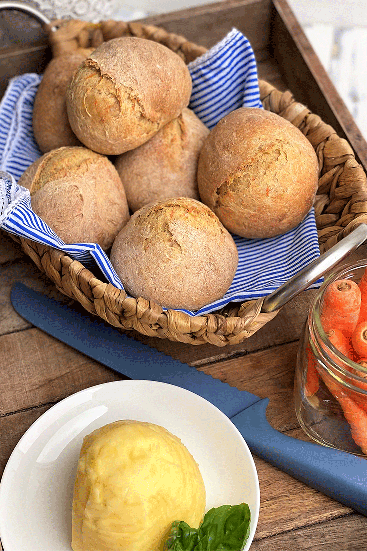 Joghurt-Brötchen mit Karotten