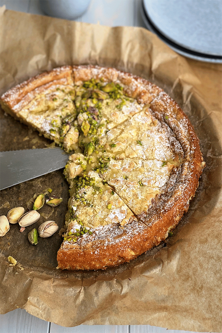 Weißer Kladdkaka mit Pistazien