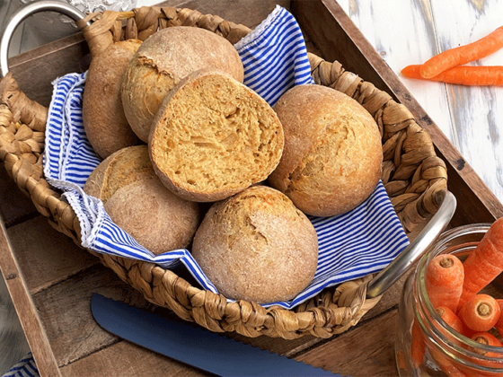 Saftige Karotten-Joghurt-Brötchen