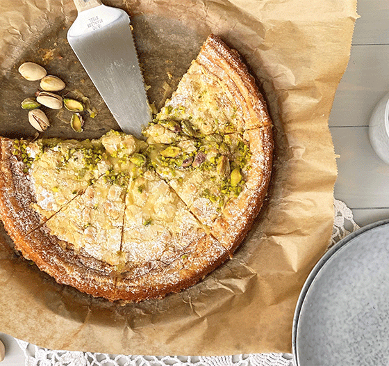 Weißer Kladdkaka mit Pistazien
