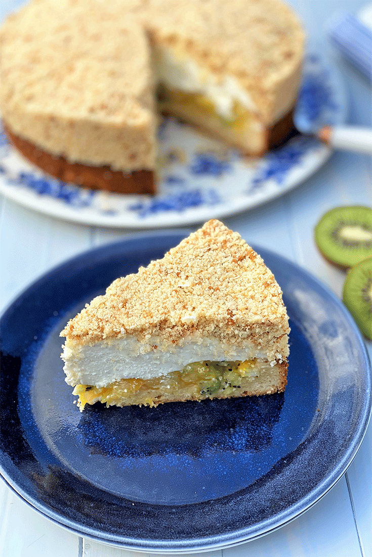 Anschnitt exotische Mandel-Quark-Torte