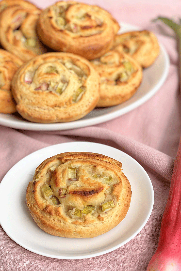 Rhabarberschnecken mit Marzipan