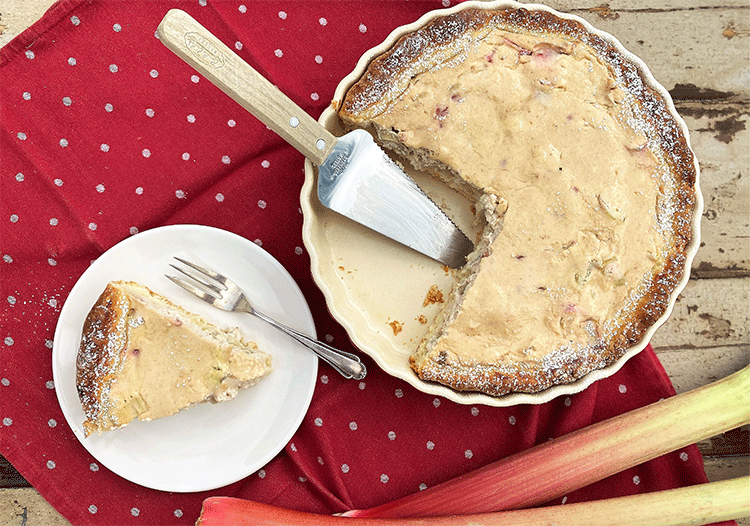 Schweizer Wähe mit Rhabarber und Quark-Ölteig