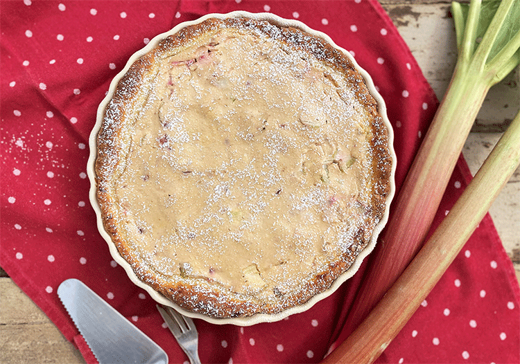 Wähe mit Rhabarber und Quark-Sahne-Guss