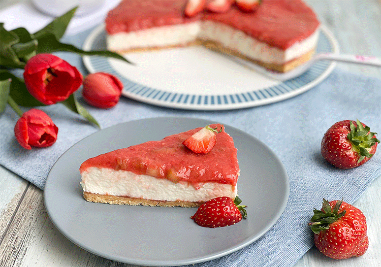 Erdbeer-Rhabarber-Torte (no bake) - Küchenmomente