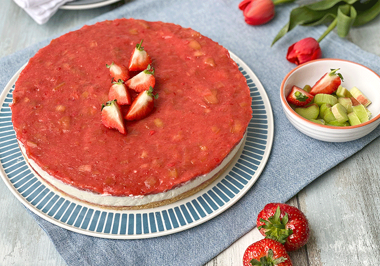 Erdbeer-Rhabarber-Torte (no bake) - Küchenmomente