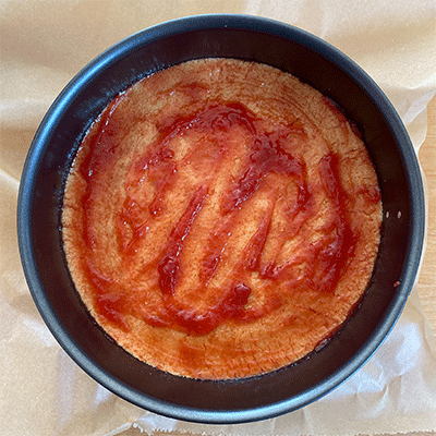 Keksboden mit Erdbeer-Marmelade