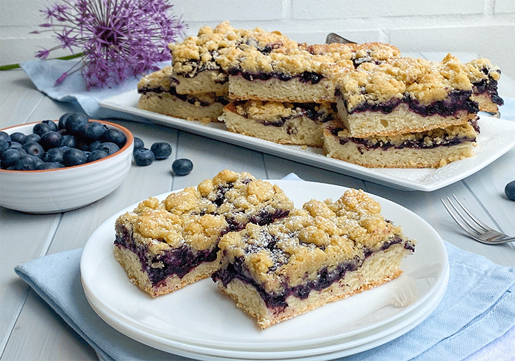 Veganer Streuselkuchen mit Blaubeeren - Küchenmomente