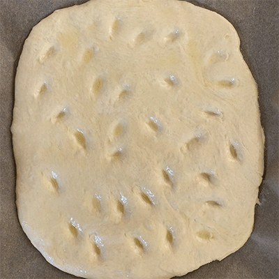 Focaccia Teig vor dem Backen