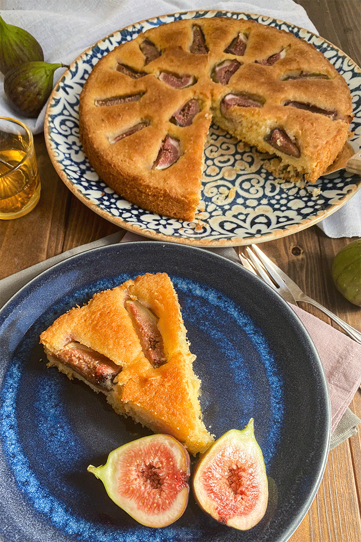 Anschnitt Mandelkuchen mit Feigen