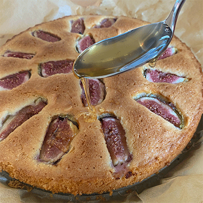 Honig auf Feigenkuchen