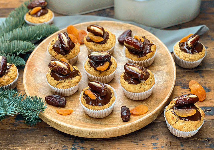 Muffins mit Datteln und Nüssen