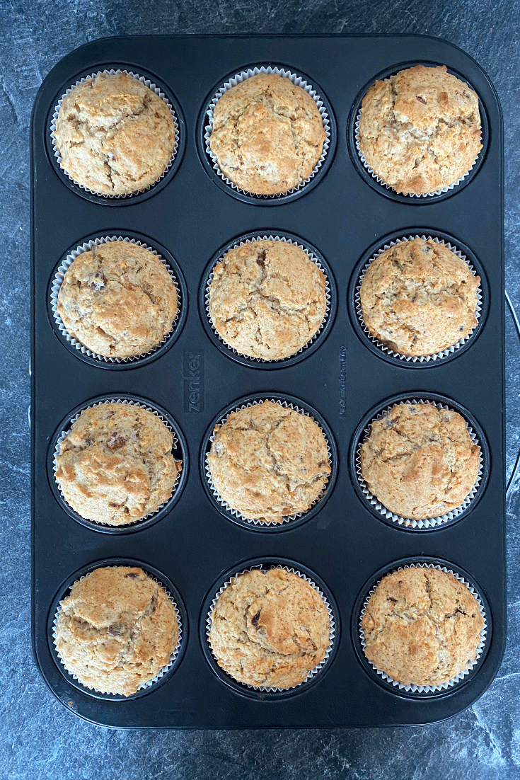 Muffins mit getrockneten Früchten und Walnüssen