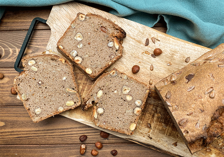 Sauerteigbrot mit ganzen Nüssen