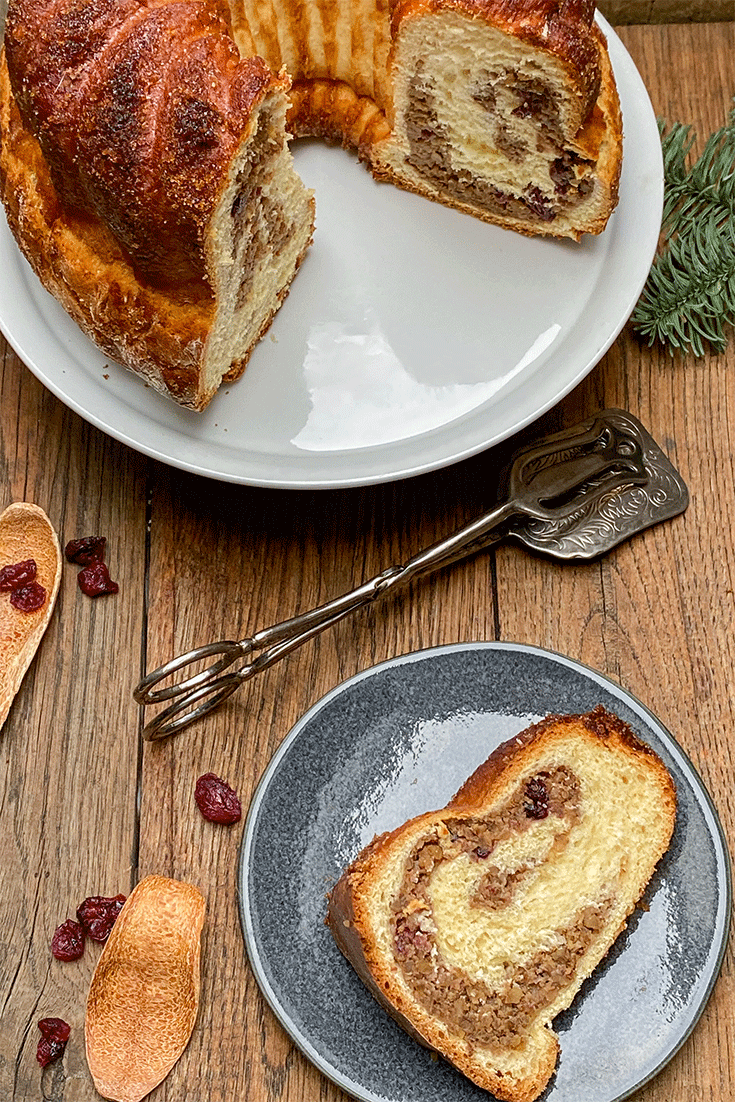 Reindling Hefekuchen mit Nussfüllung