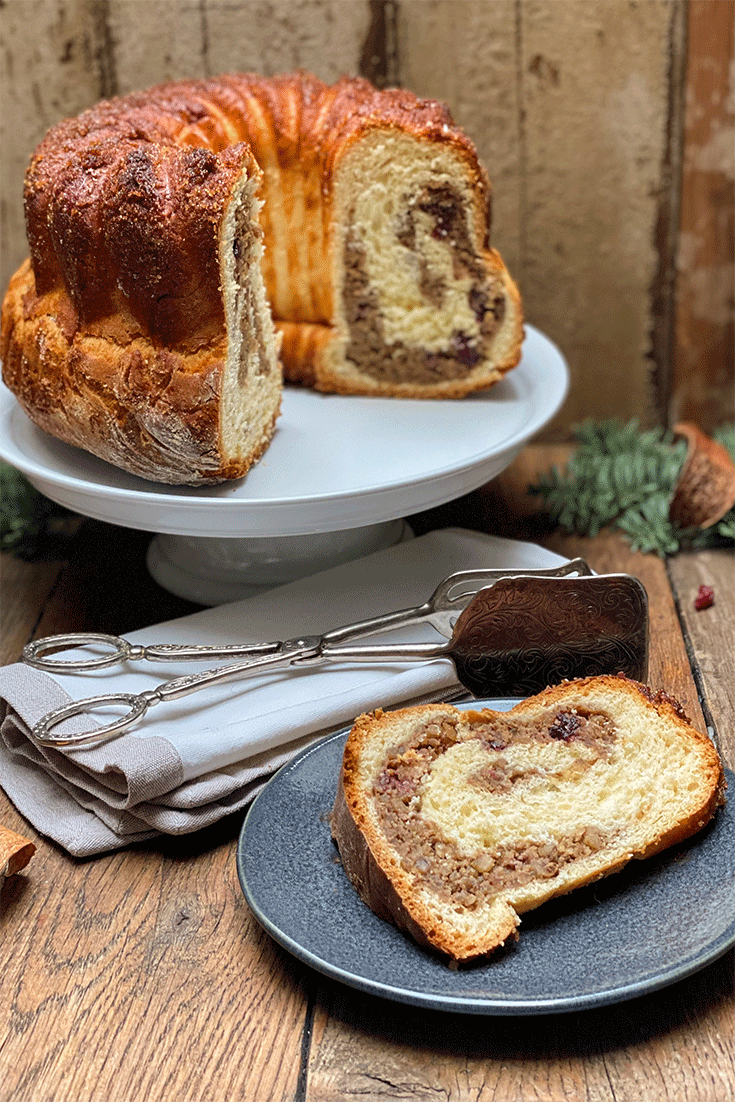 Reindling mit Nussfüllung und Cranberries
