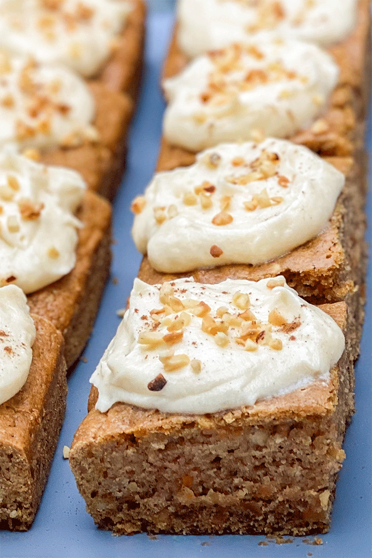 Anschnitt veganer Karottenkuchen