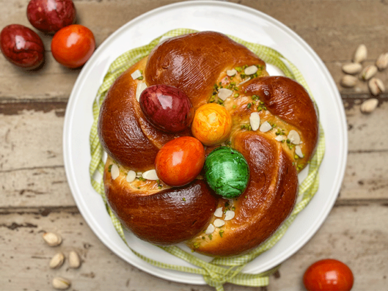 Osterkranz mit Pistazien und Aprikosen