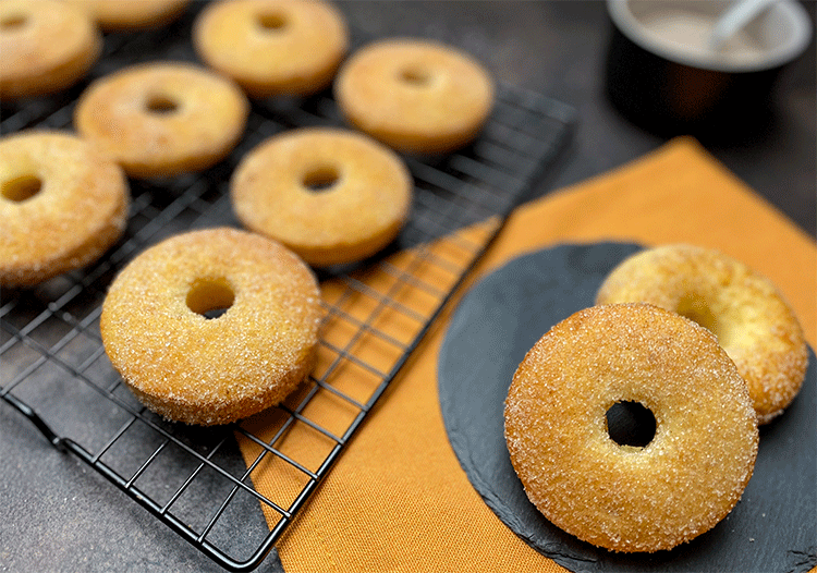 Zimt-Zucker-Donuts aus dem Backofen