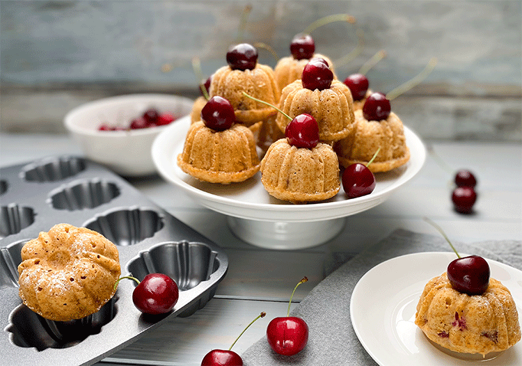 Muffins mit Kirschen und Mandeln