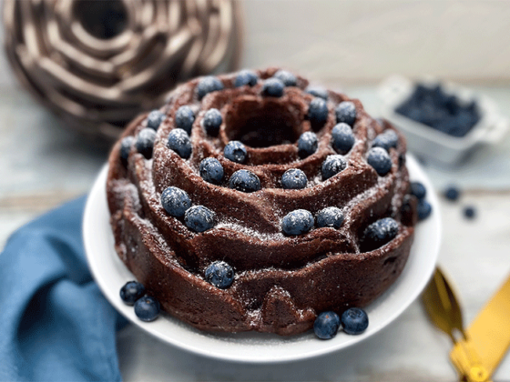 Schokoladen-Blaubeeren-Gugelhupf
