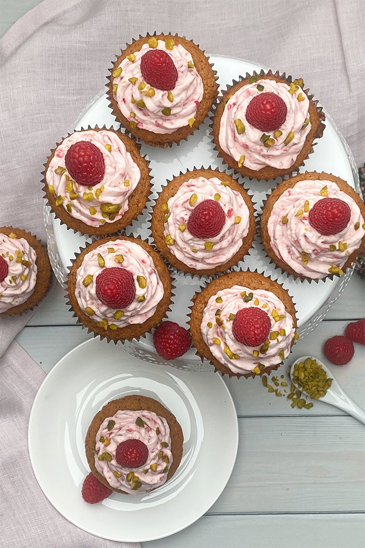 Cupcakes mit Pistazien und Himbeeren