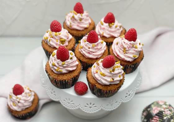 Pistazien-Cupcakes mit Himbeer-Mascarpone-Topping - Küchenmomente