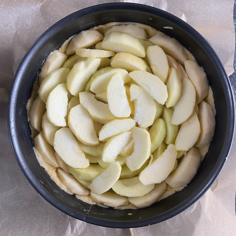 Apfelkuchen in Zubereitung