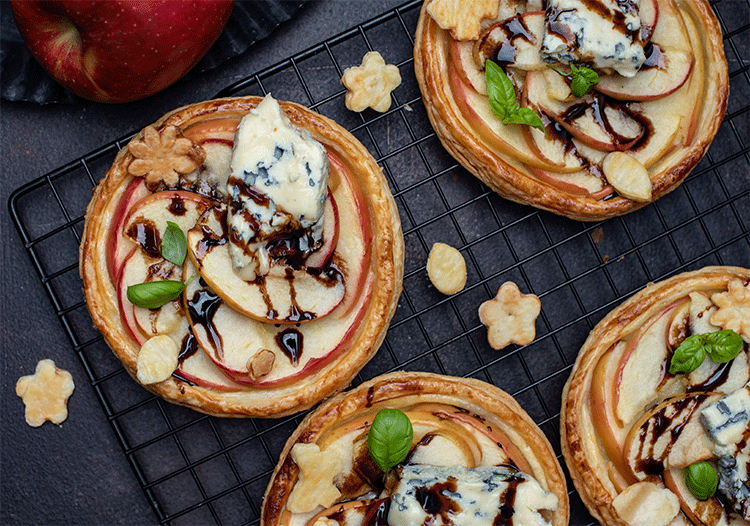 Schnelles Dessert mit Apfel und Käse