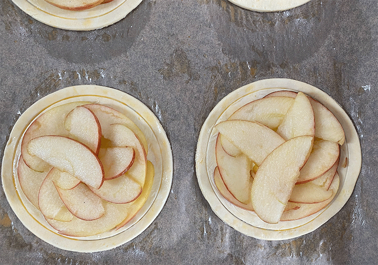 Apfel-Käse-Dessert vor dem Backen